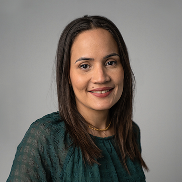 Lidi Lima-Conlon, newborn photographer and course instructor